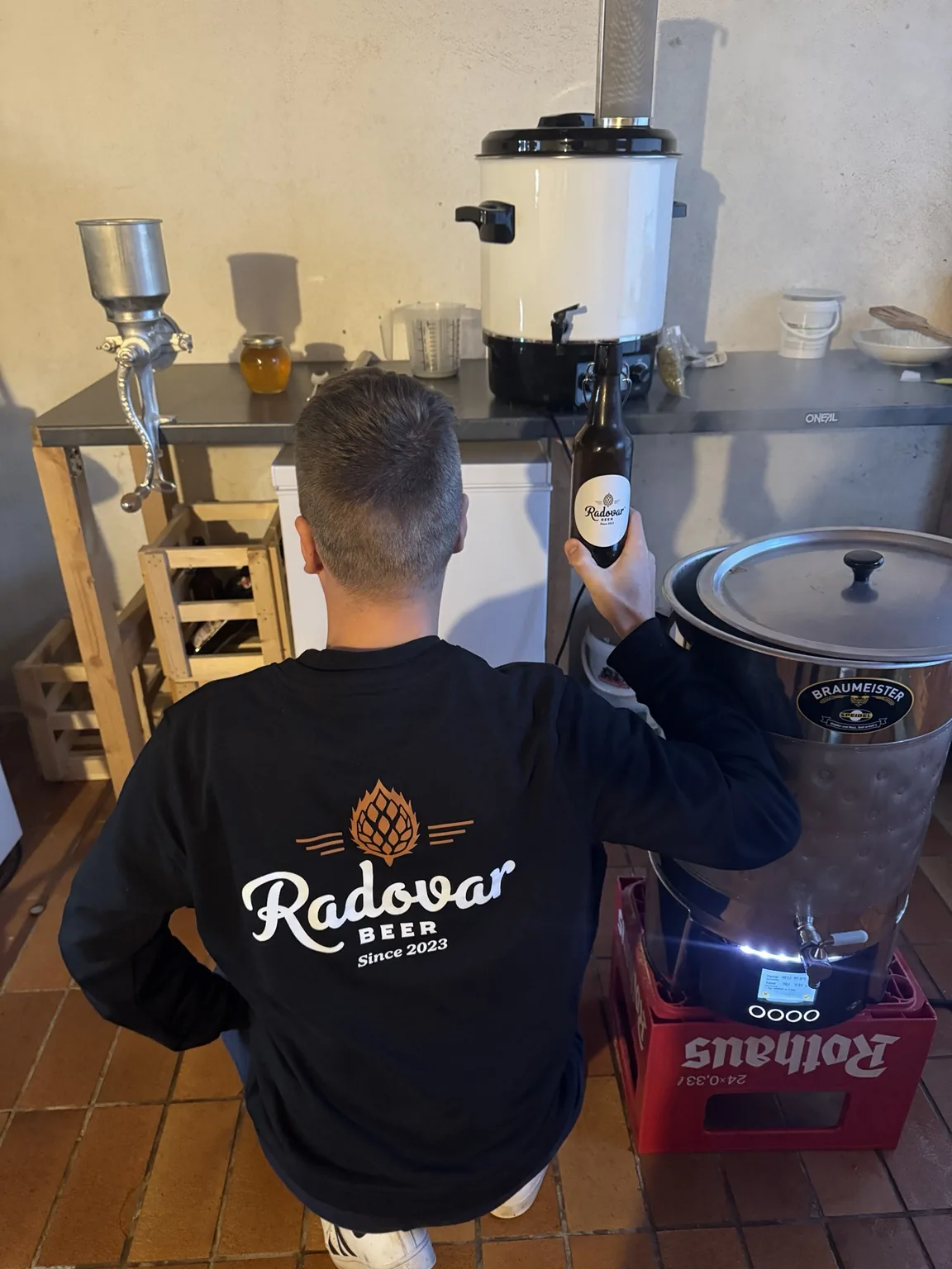Vaření piva v malém pivovaru Radovar